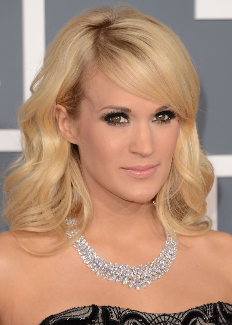 galleries/2013/01/17/michelle-obama-kerry-washington-and-more-celebrities-with-bangs-photos/130212-notable-bangs-carrie-underwood_itwmwo