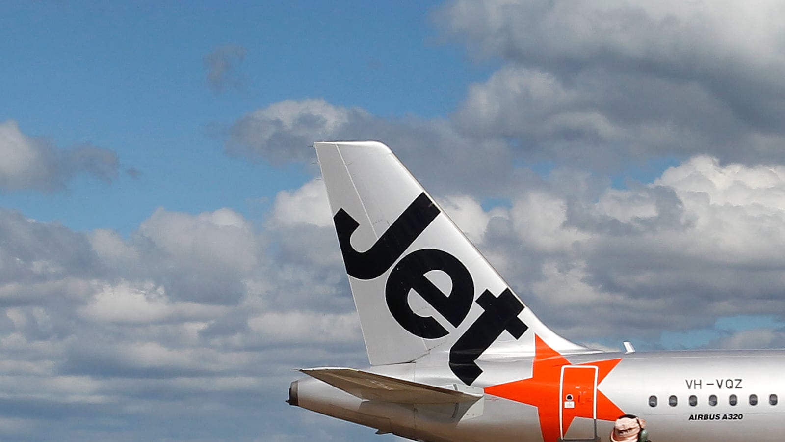 cheats/2014/07/30/flight-attendant-flush-your-drugs/140730-jetsstar-drugs-cheat_xwllpl