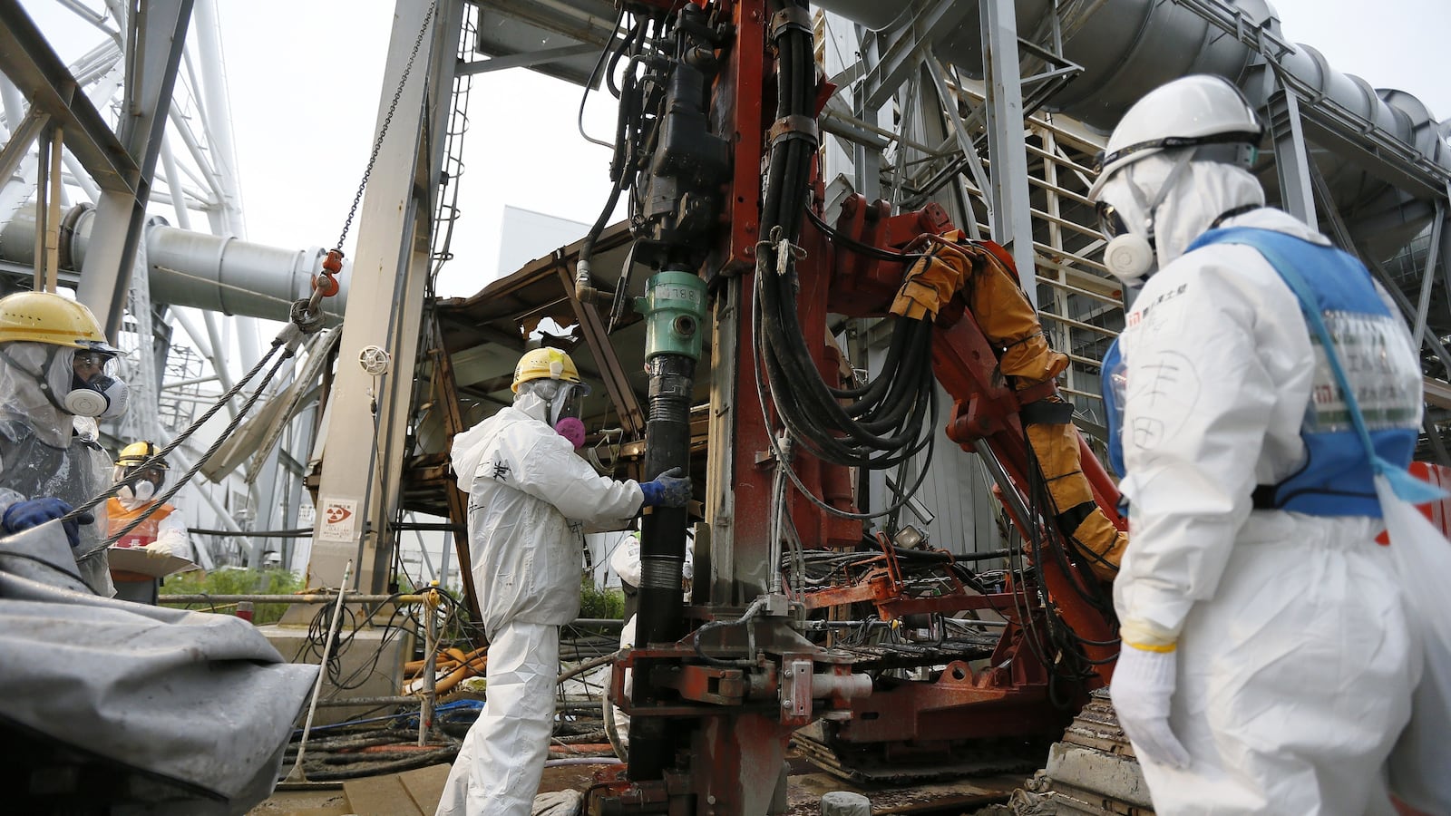 cheats/2014/09/03/fukushima-workers-to-sue-for-danger-pay/140903-fukushima-cheat_pzzpi7