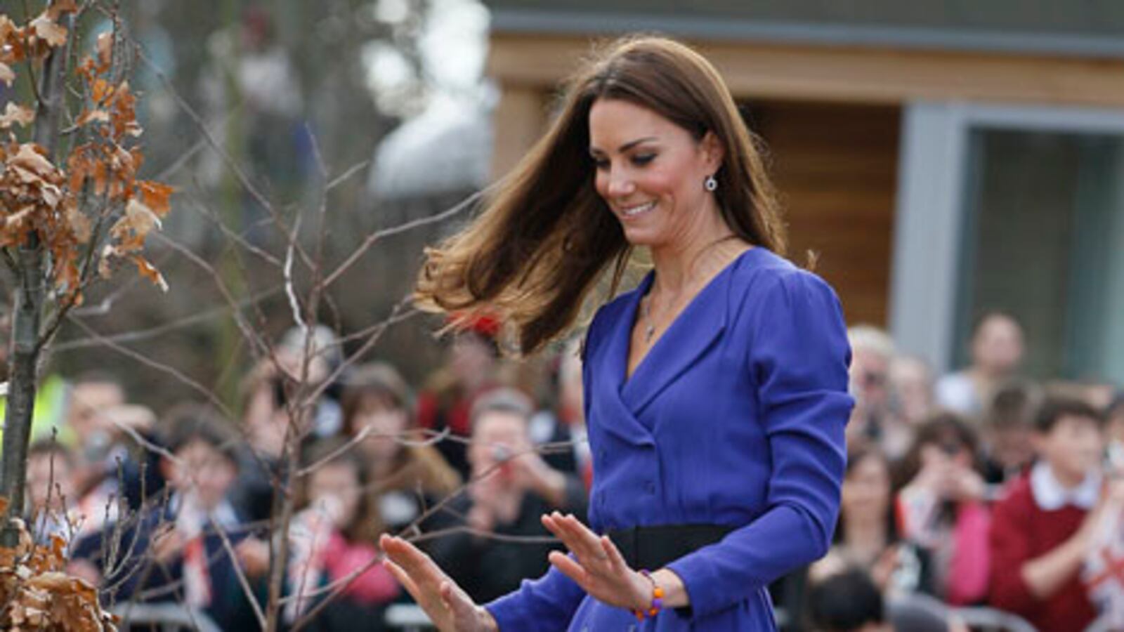 articles/2013/10/16/kate-s-outlet-shopping-habits/kate-middleton-lookbook-update8_bmtb6v