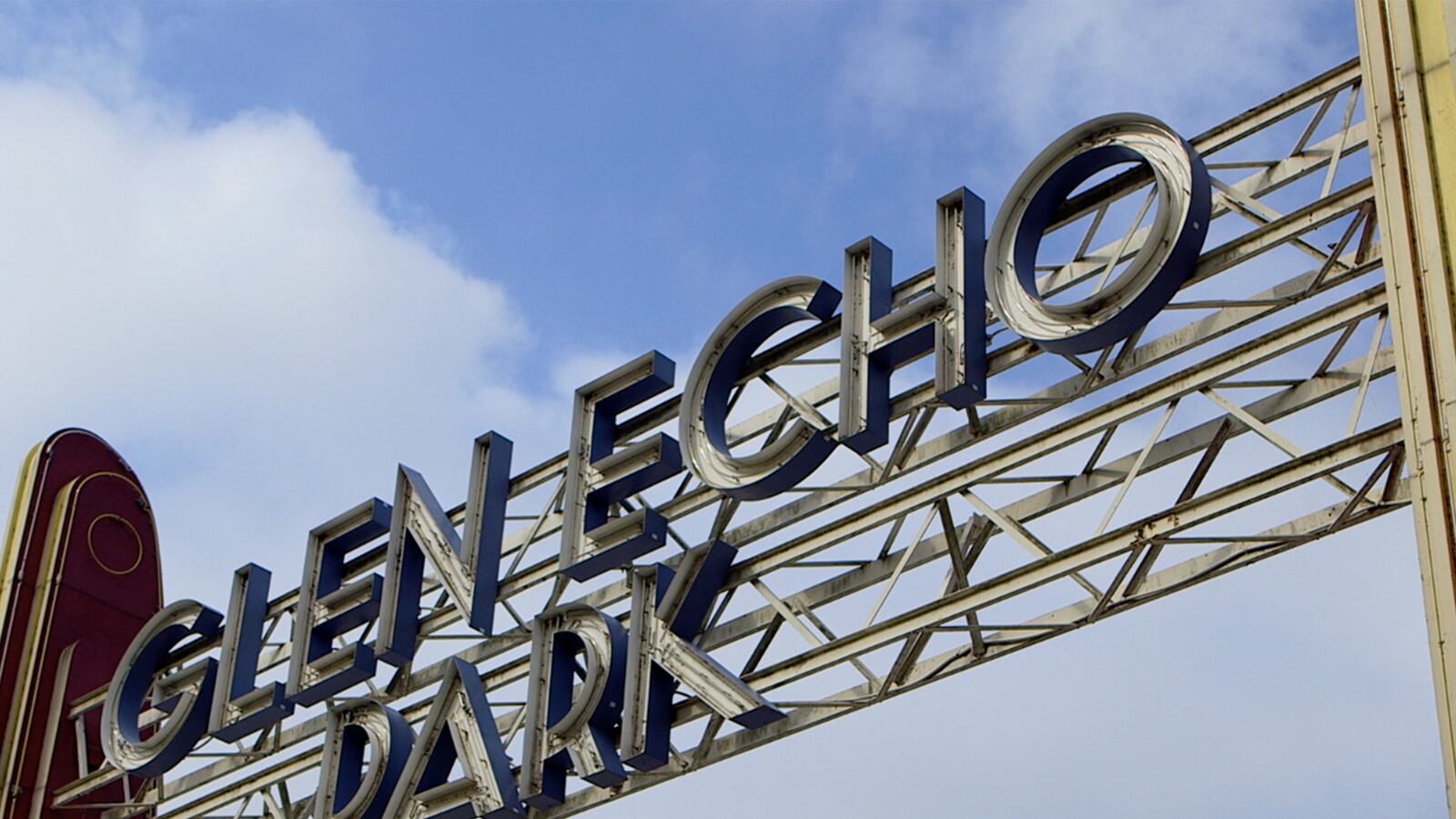 videos/2015/09/01/an-art-deco-amusement-park-turned-artist-haven/150820-rover-echo-park-tease_k6fcp6