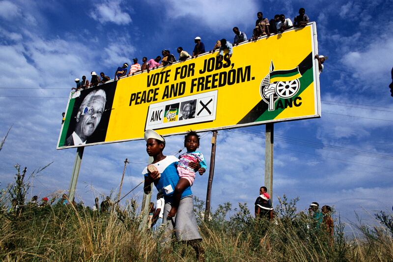 galleries/2013/12/05/nelson-mandela-s-life-in-photo/131205-mandela-10_mrx6av
