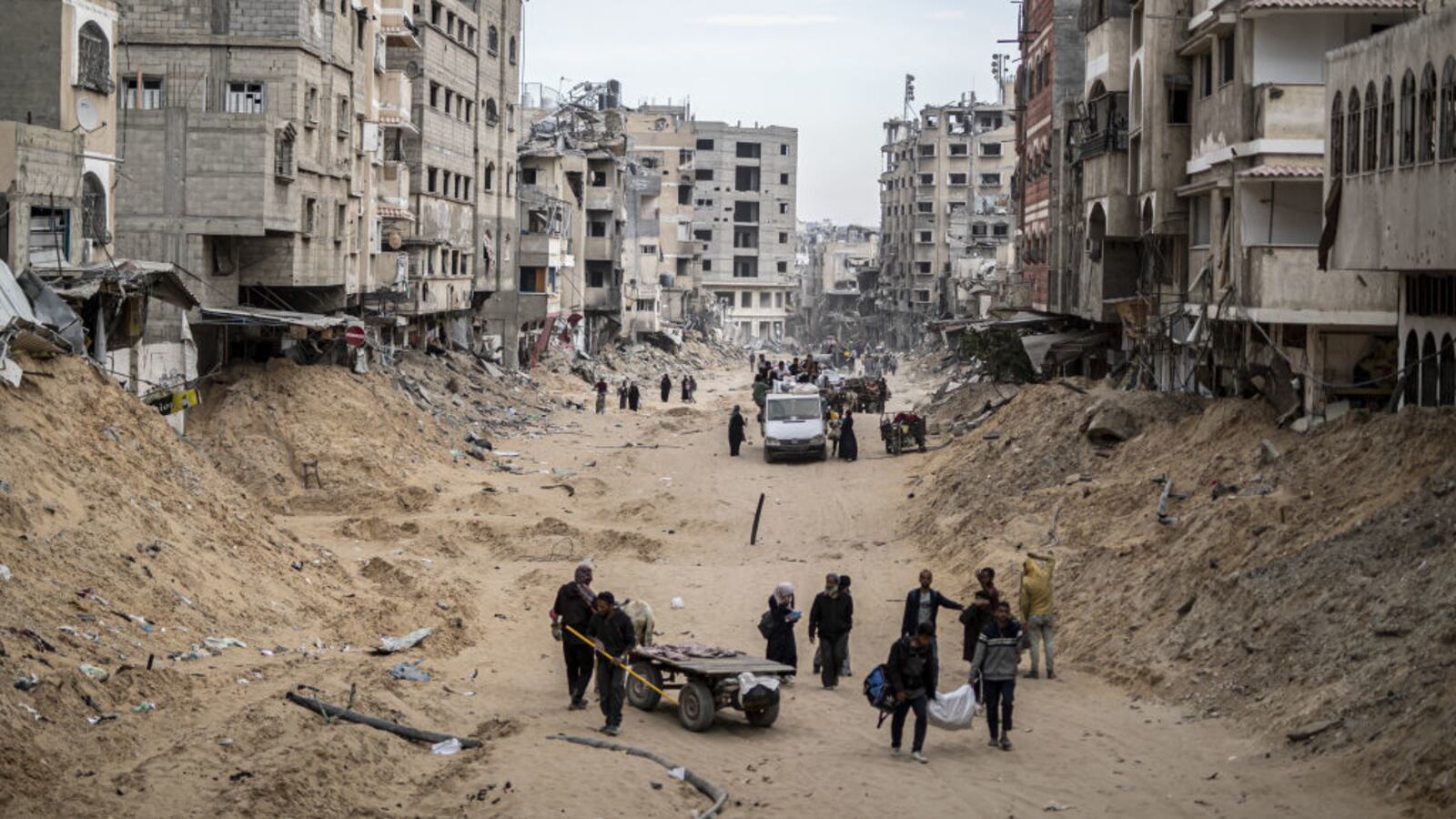 Residents returning to homes in Khan Yunis following Israel’s withdrawal—Hamas says it is studying the latest ceasefire proposal.