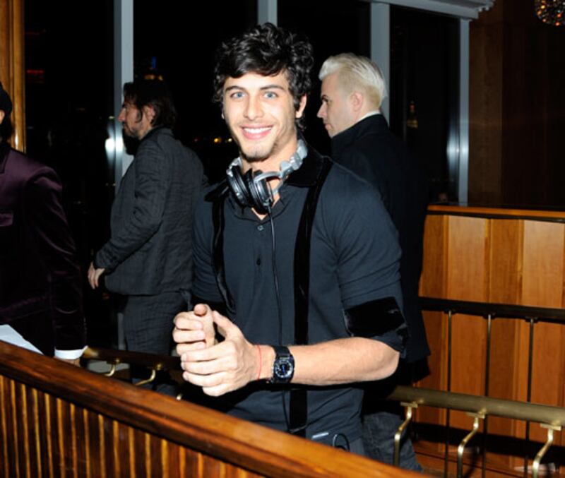 galleries/2009/11/04/viva-valentino/valentino-party---luz_pwaedq