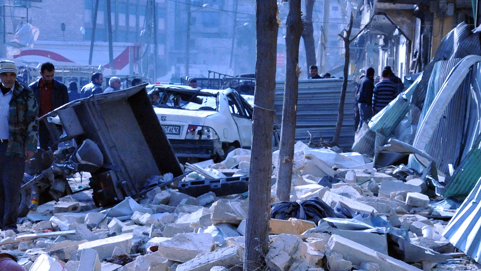 cheats/2013/12/28/syria-rebels-barrel-bombs-kill-25/131228-aleppo-cheat_o1d7vd