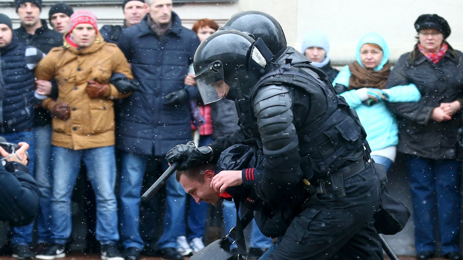 cheats/2017/03/25/hundreds-detained-in-belarus-protests/170325-belarus-protest-hundreds-detained-cheat_rd8dnr