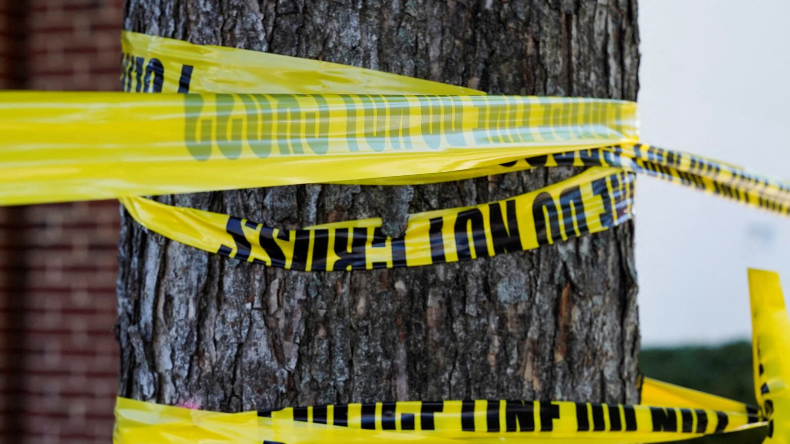 2023-04-10T191347Z_1635754715_RC2SB0AE0KT2_RTRMADP_3_KENTUCKY-SHOOTING_pr2jgh