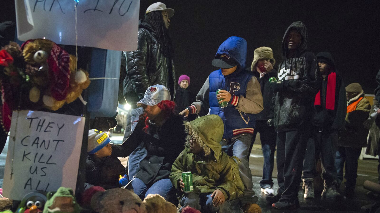 cheats/2014/12/25/2nd-night-of-martin-protests-in-missouri/141225-missouriprotest-cheat_iwhlqv