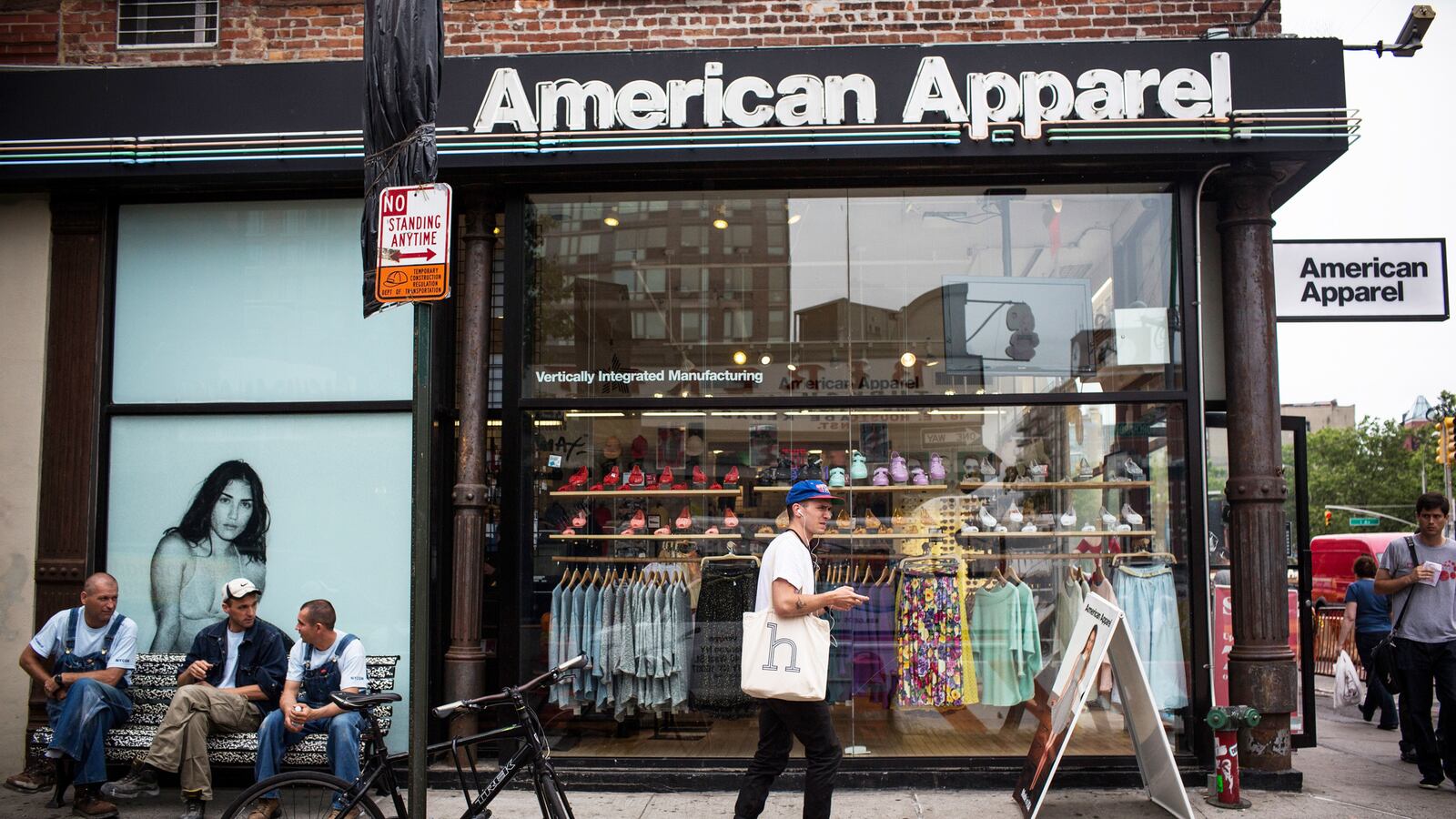 articles/2014/07/24/american-apparel-appoints-first-female-board-member-britney-spears-is-designing-lingerie/140724-american-apparel-cheat_oulhun