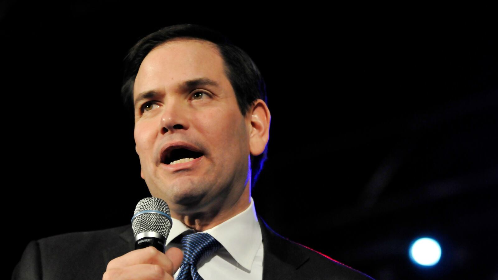 cheats/2016/02/27/rubio-mocks-trumps-face-hair-and-tan/160227-rubio-trump-cheat_oych8u