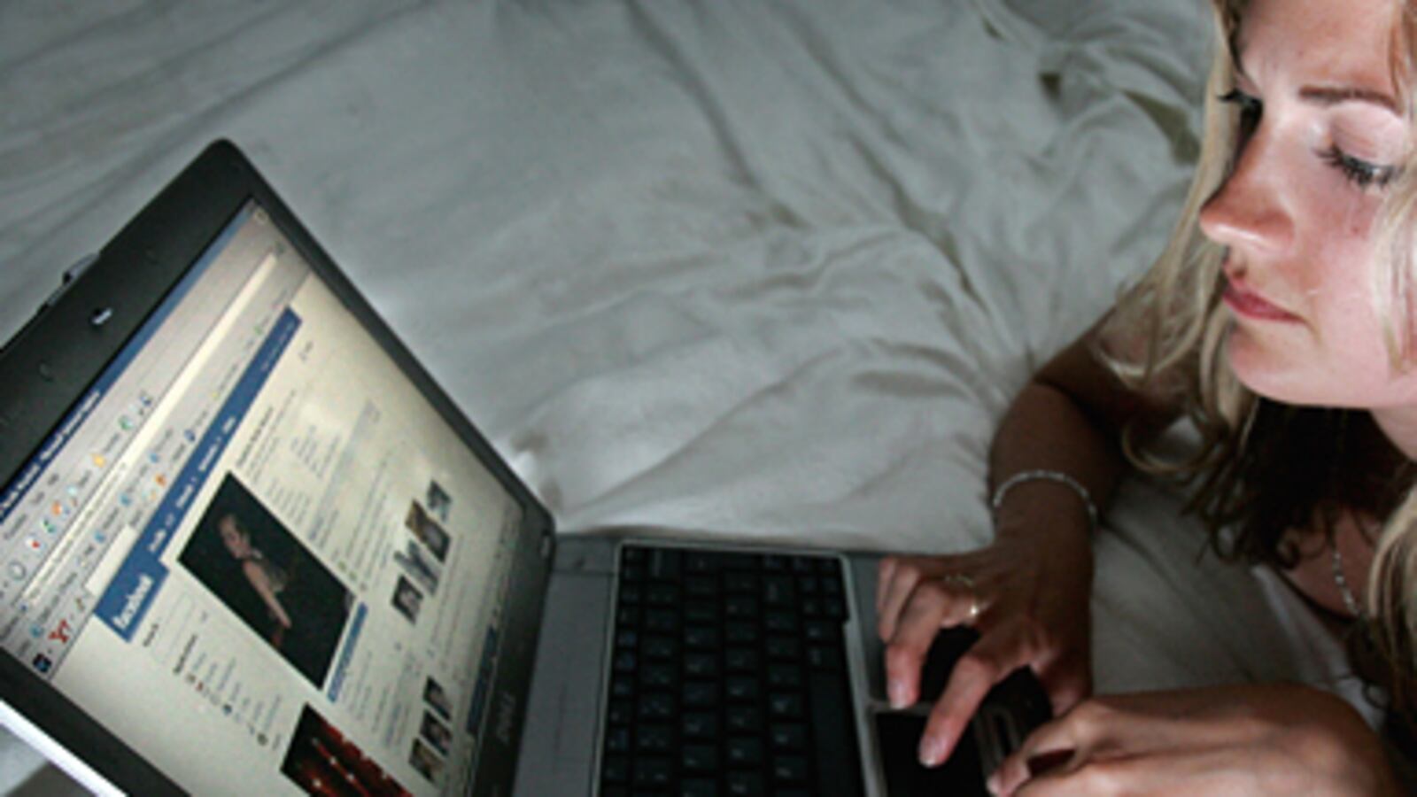 cheats/2010/11/07/facebook-foibles-haunting-pols/ries-facebook-hijacking_131560_zzkd8f