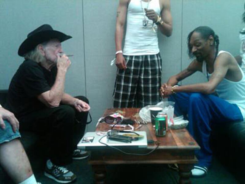 galleries/2010/06/30/best-celebrity-twit-pics/twitpi630---snoop_uanirg