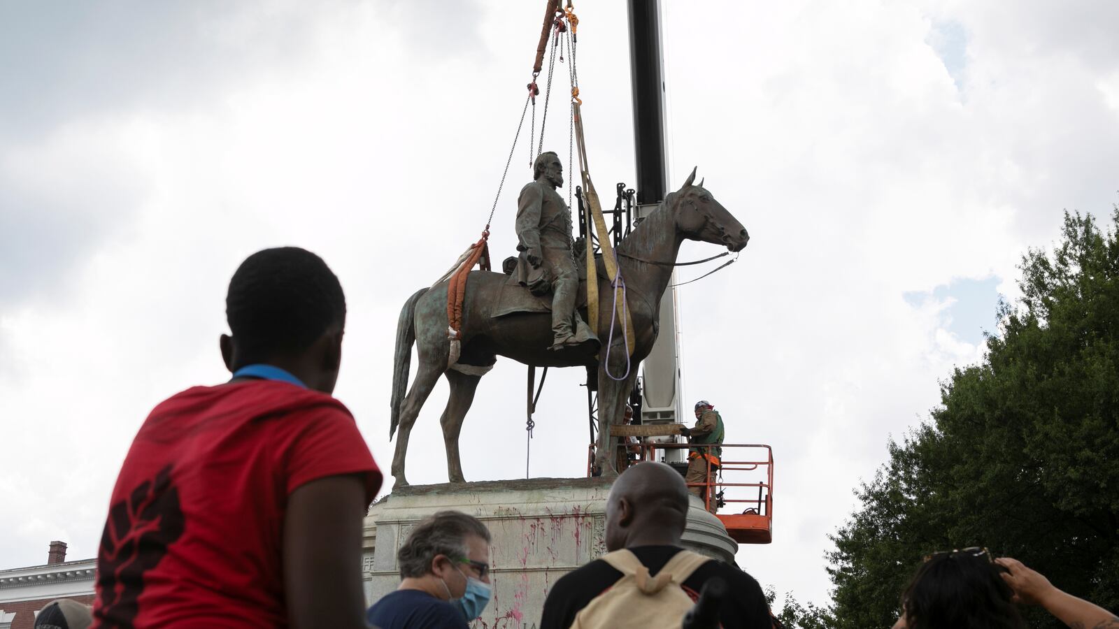 2020-07-01T215148Z_196018304_RC2LKH91GV7V_RTRMADP_3_MINNEAPOLIS-POLICE-STATUE-RICHMOND_ijxtxy