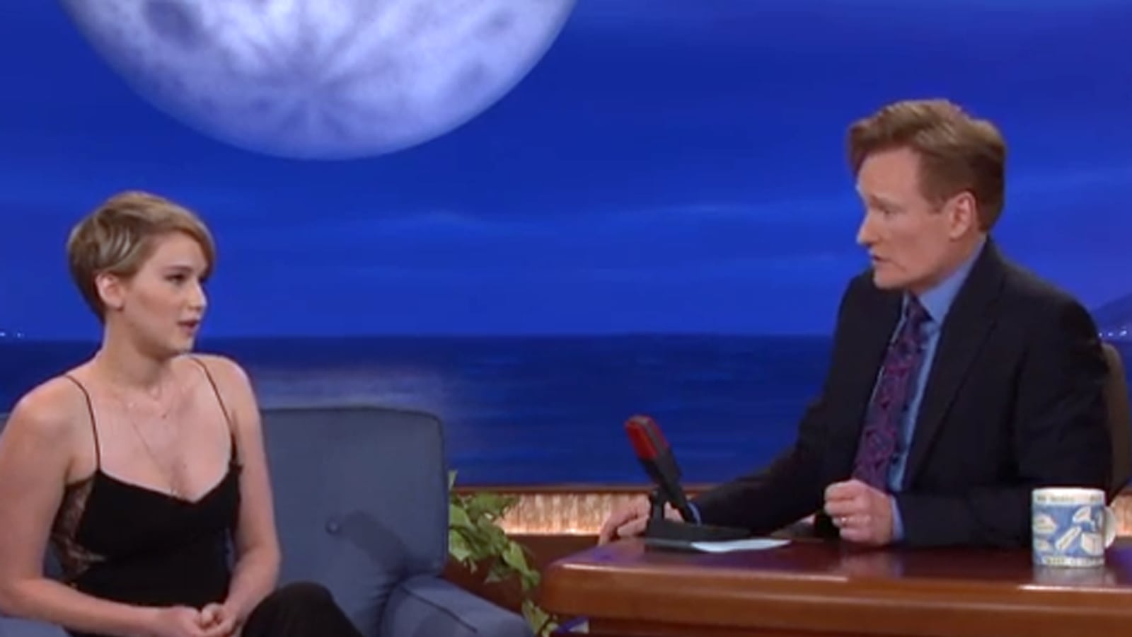 articles/2013/12/22/j-law-gets-busted-for-sex-toys-xmasjammies-and-more-viral-videos/131220-wivv-lawrence-tease_elnlge