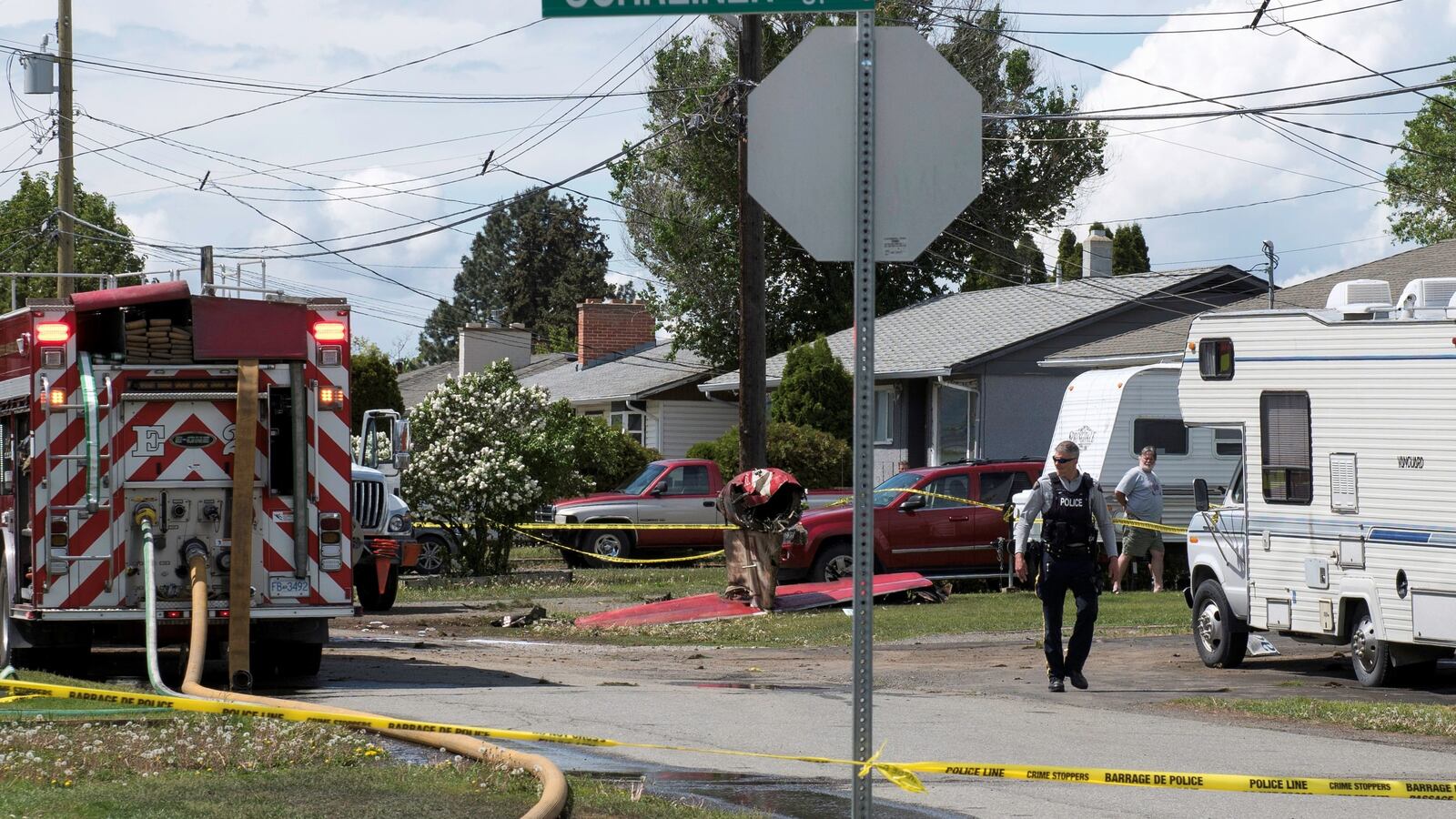 2020-05-17T221717Z_66808634_RC2MQG9YBECG_RTRMADP_3_CANADA-CRASH_vkk4st