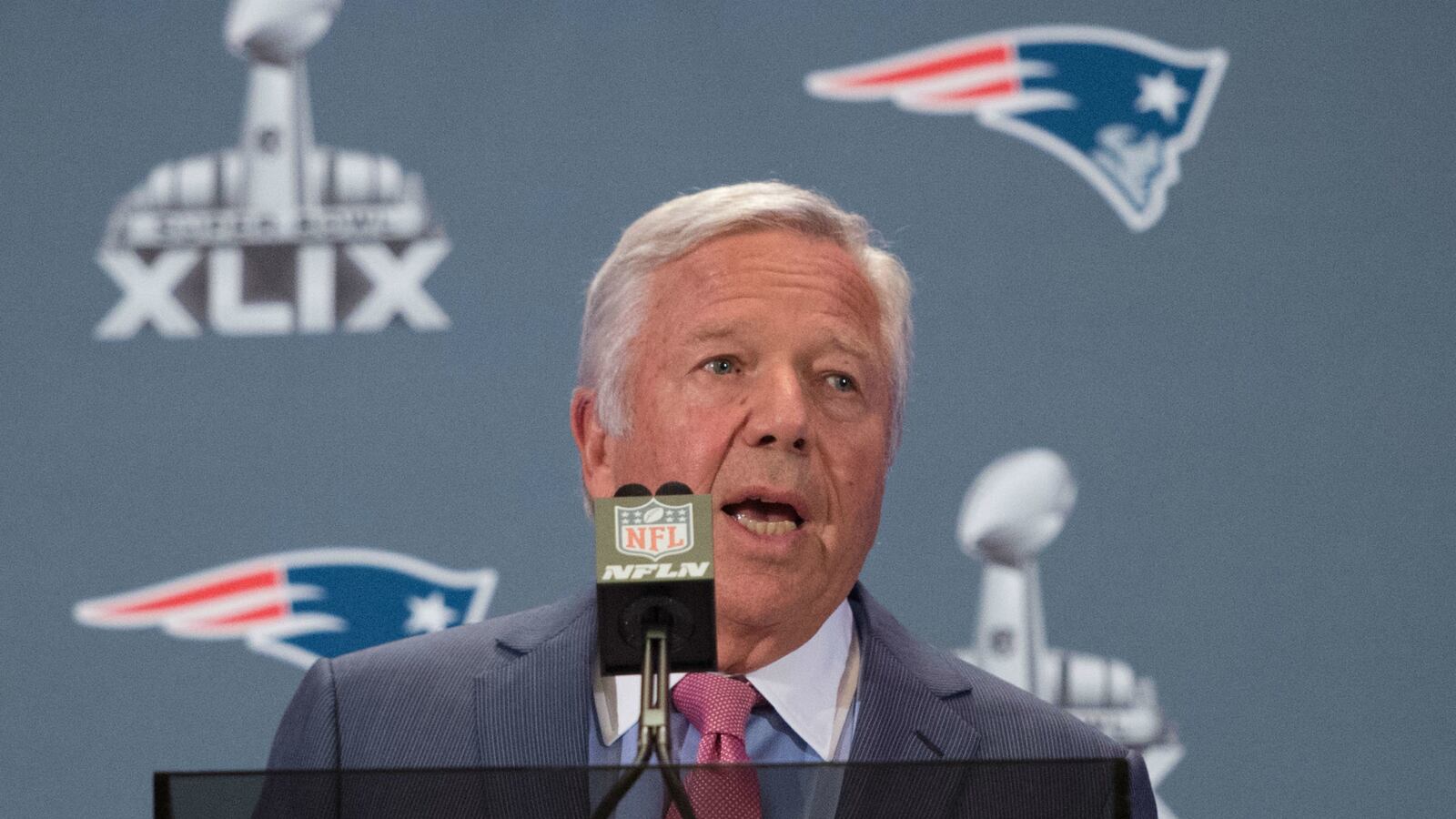 cheats/2015/05/19/nfl-negotiating-secret-deflategate-deal/150519-kraft-cheat_ax7hnz