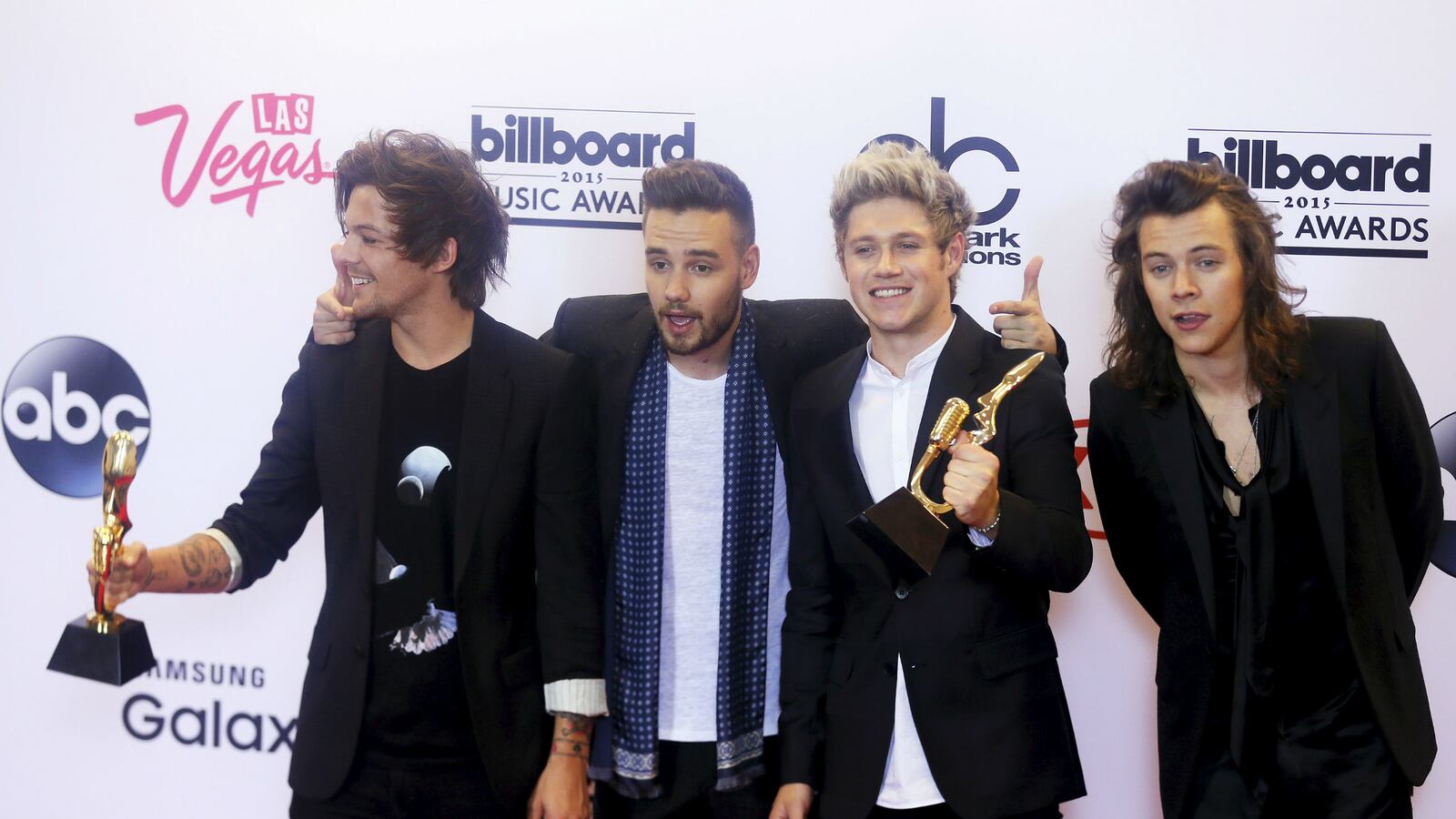 cheats/2015/08/23/one-direction-to-split-up-next-year/150823-one-direction-break-up-cheat_e60m5v