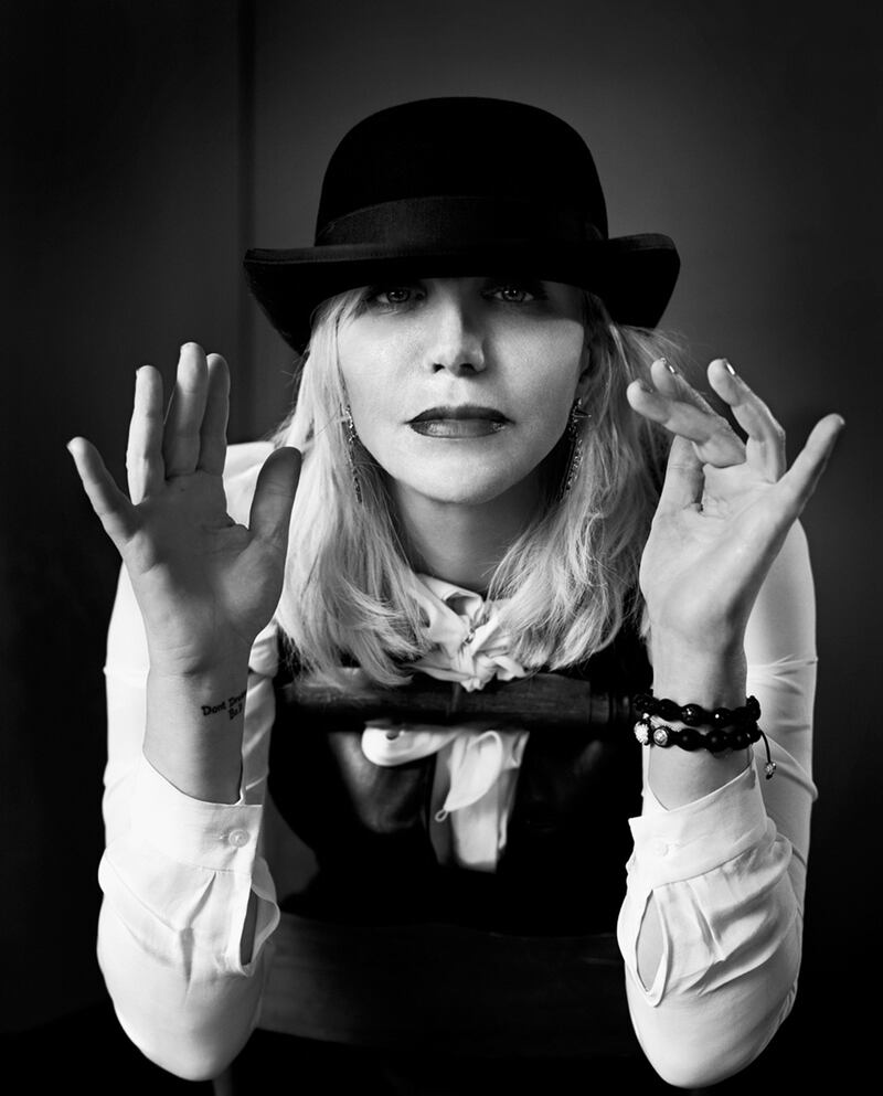 galleries/2014/10/12/new-hollywood-classic-glamour-vincent-peters-s-celebrity-portraits/141009-vincent-peters-7_vlewsg