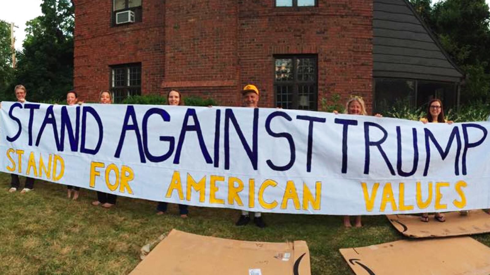 articles/2016/07/18/muslim-doctors-to-trump-fans-we-ll-treat-you-even-if-you-hate-us/160717-Mak-Cleveland-Protesters1-tease_dyzf9e