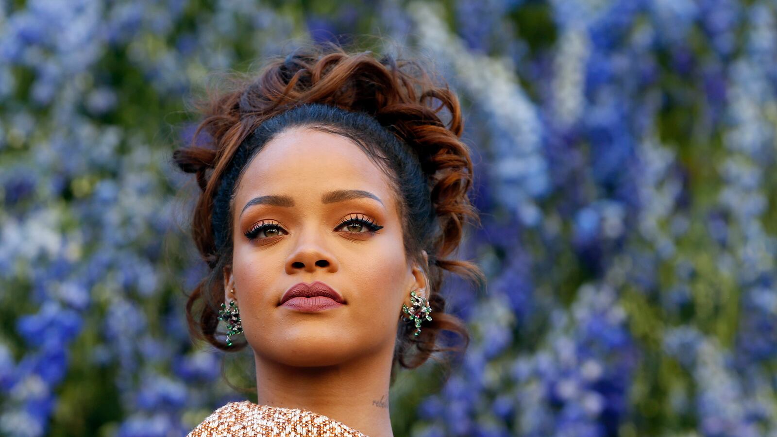 articles/2015/10/07/rihanna-wrong-on-rachel-dolezal-probably-right-about-sex-love-and-chris-brown/151006-teeman-rihanna-tease_hebfsp