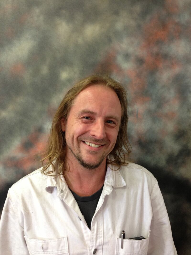 galleries/2013/08/27/simon-de-pury-s-studio-tours-of-los-angeles-artists-photos/130825-la-art-SterlingRuby_bhhpuy