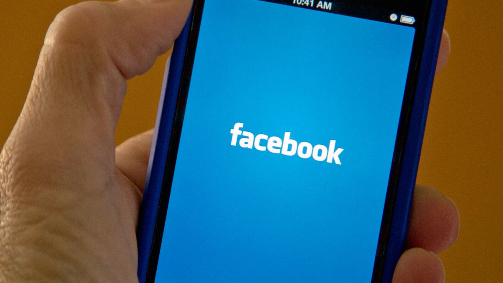 cheats/2013/04/04/facebook-unveils-home-for-android/130404-facebook-phone-cheat1_okvp8q