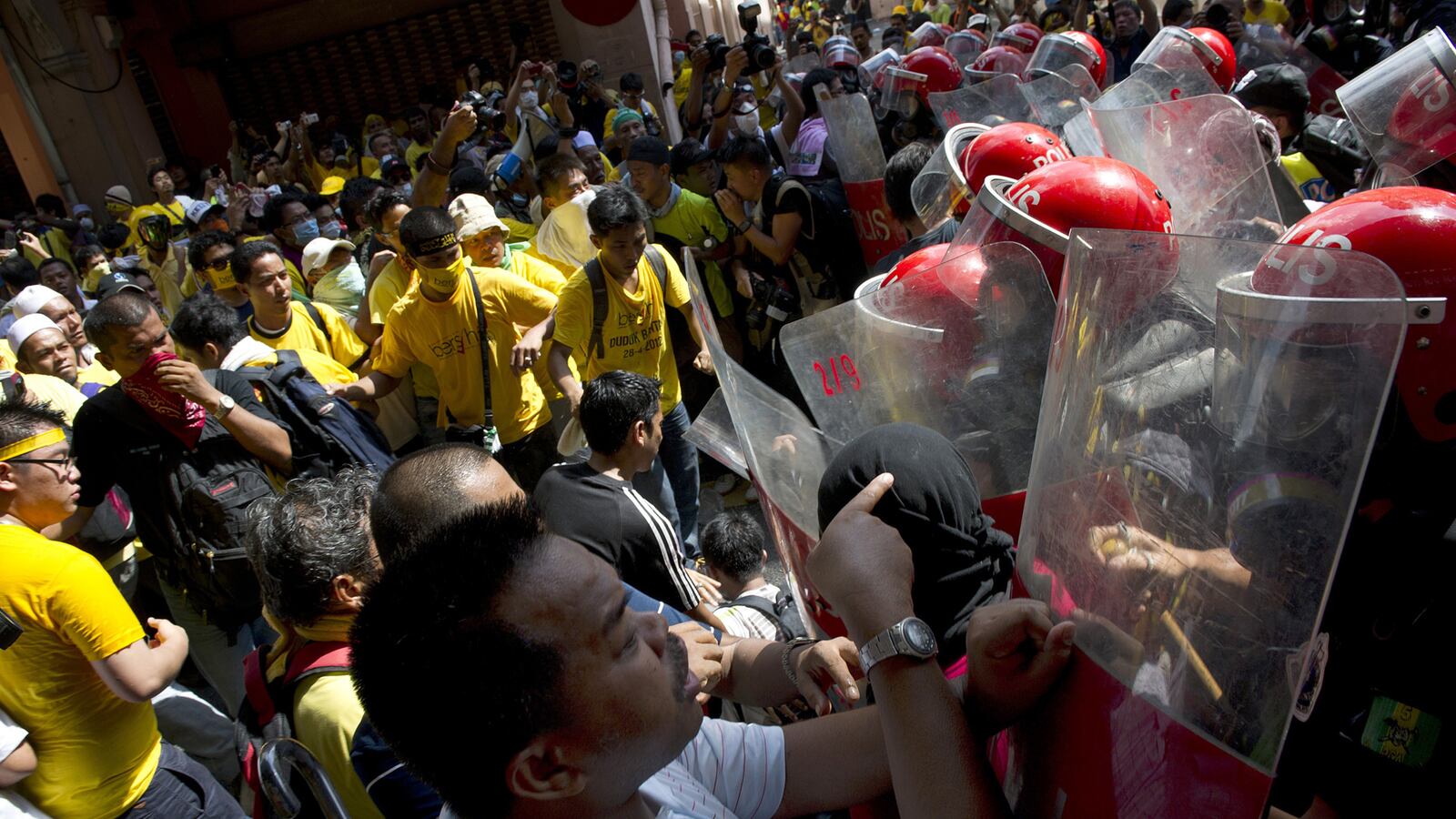 cheats/2012/04/28/malaysian-police-tear-gas-thousands/malaysian-protests-gas-cheat_akfxhr