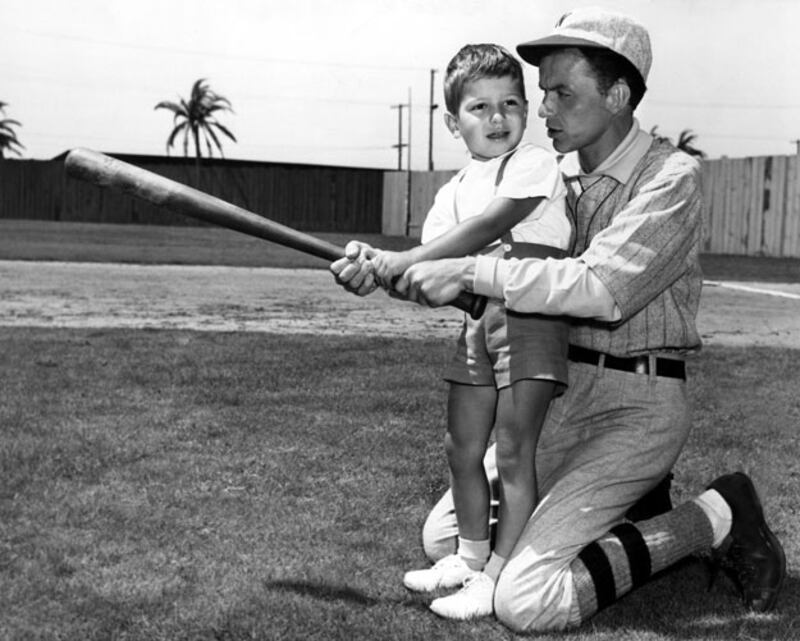 galleries/2010/05/18/celebrity-softball/celebrity-softball---sinatra_nbgkrl