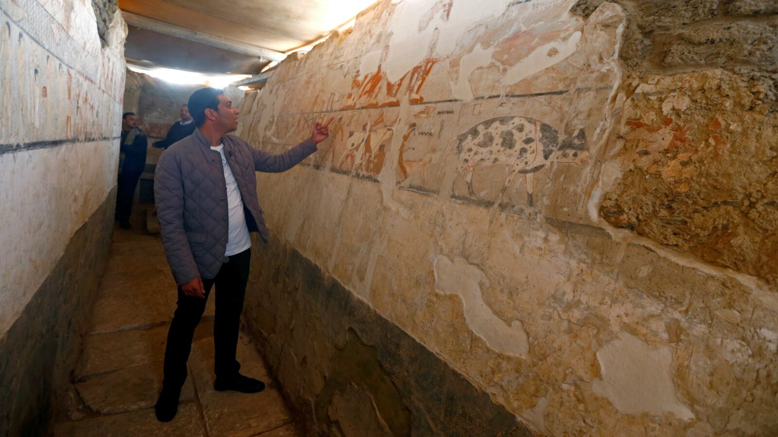 180203-egypt-ancient-tomb-discovery-cheat_ok9i6j