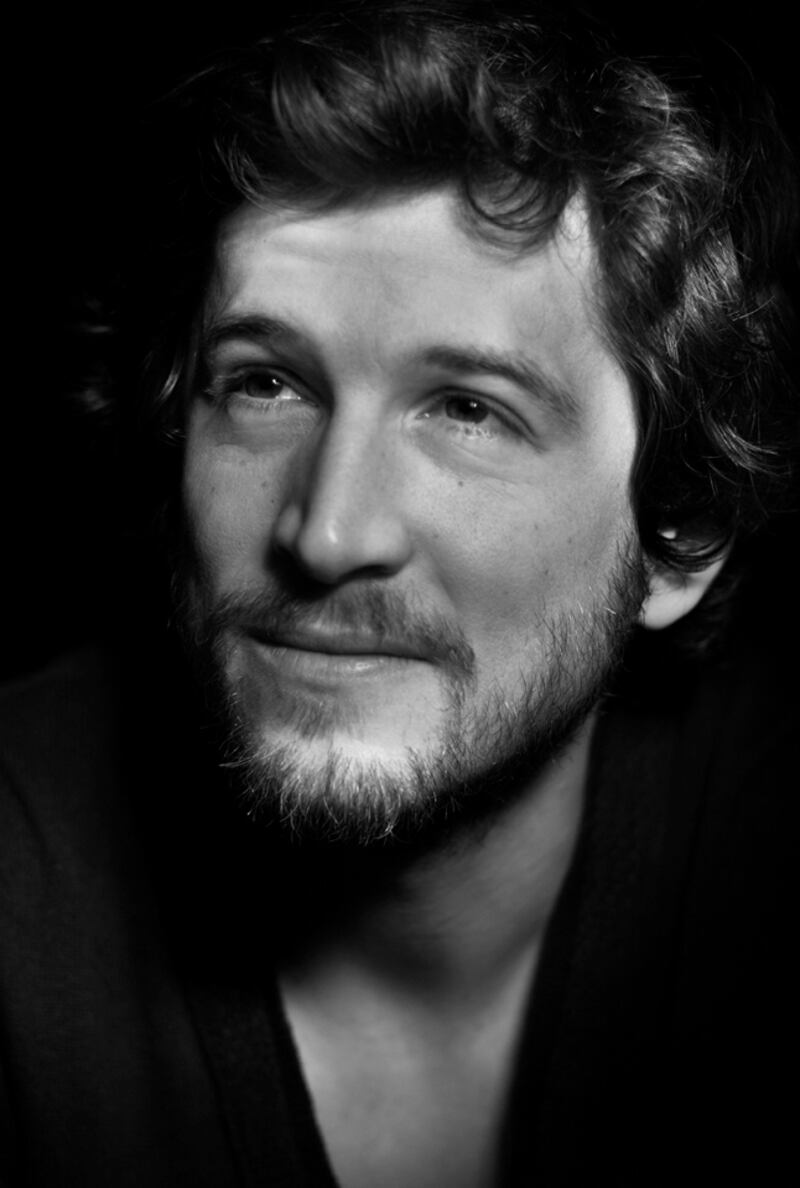 galleries/2011/05/13/keira-knightley-on-the-set-of-last-night/last-night---behind-the-scenes-2_fxiawq