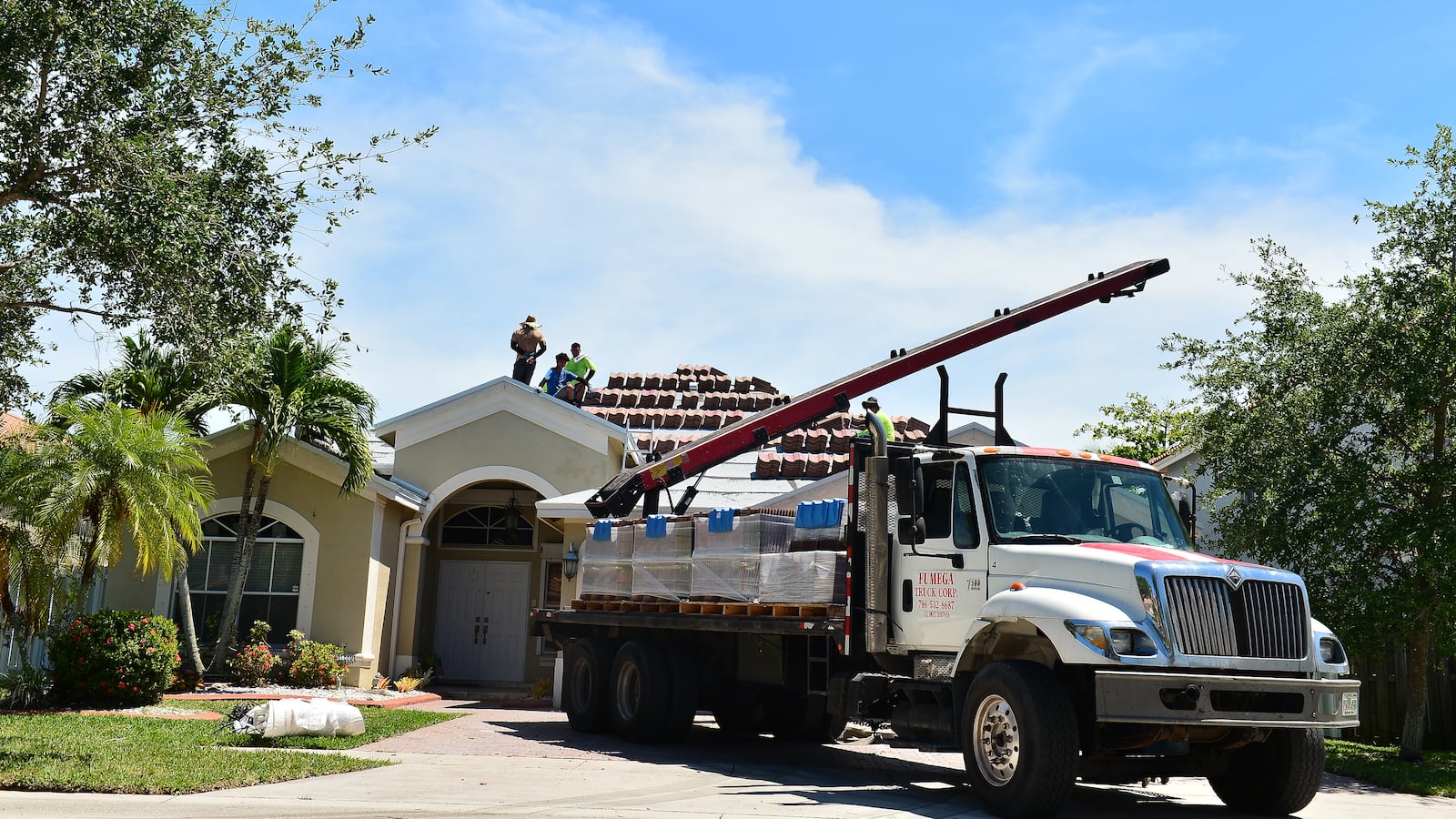 2020-05-01T184113Z_1650440837_MT1SIPA000NBA3Q7_RTRMADP_3_SIPA-USA_sunrvp