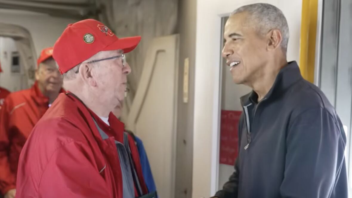 Image of Barack Obama meeting veterans.