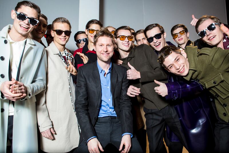 galleries/2013/01/16/backstage-at-men-s-fashion-week-in-milan-2013-photos/milan-mens-backstage-wrap13_cpnof4