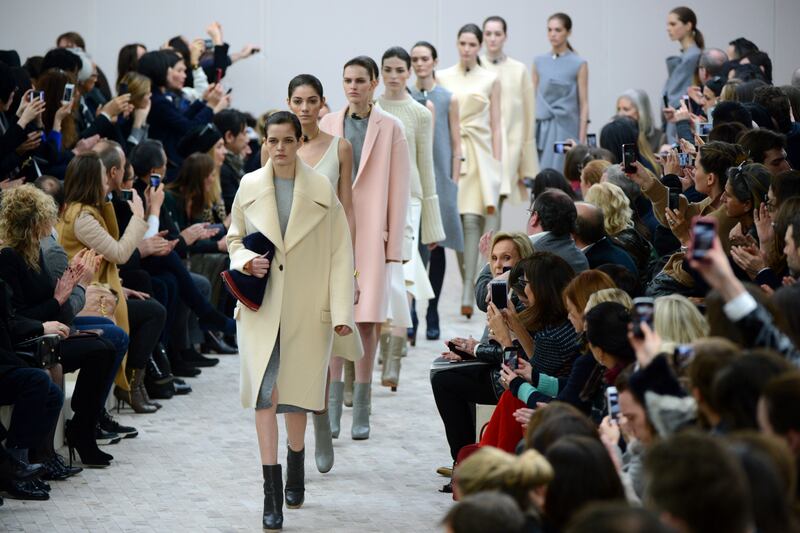 articles/2013/03/03/c-line-gets-cozy-for-fall-2013-paris-fashion-week/Celine_Fall_2013_dbcjea
