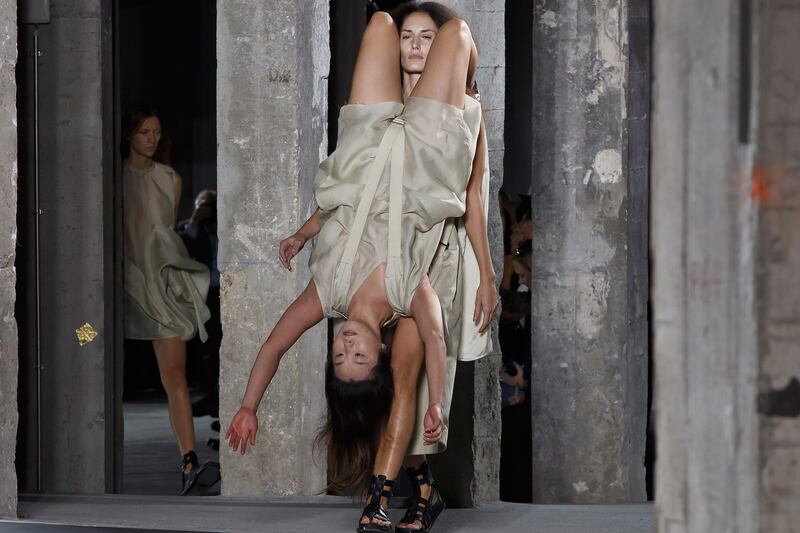 galleries/2015/10/07/ooh-la-la-paris-fashion-week-revealed/151006-paris-fashion1_nql4ml
