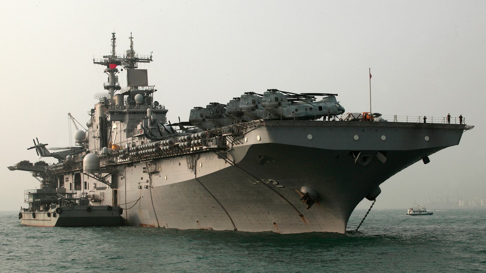 The USS Essex, a U.S. Navy amphibious assault ship, arrives in Hong Kong harbour for a scheduled port visit, November 16, 2010.