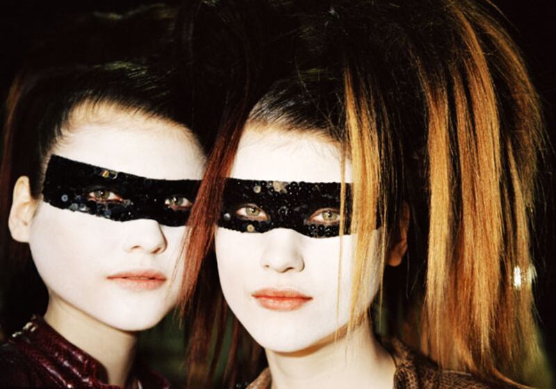 galleries/2009/12/18/backstage-dior/dior-17_yitpsz