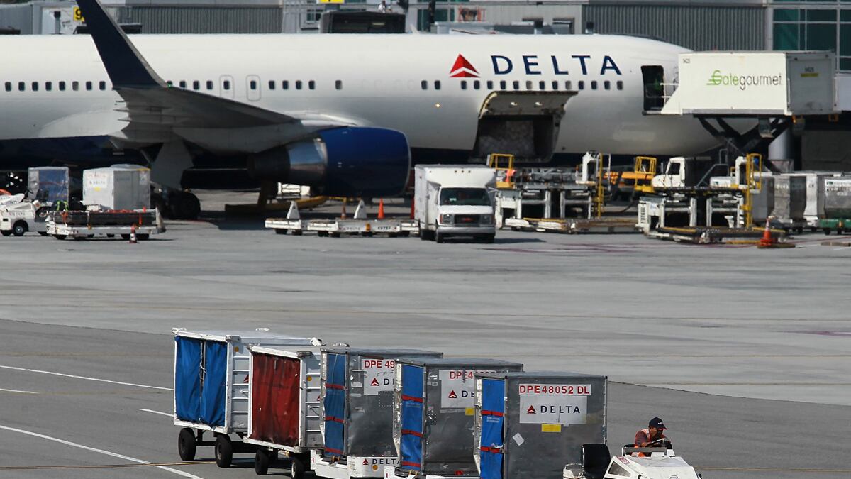 cheats/2011/12/23/delta-faces-class-action-lawsuit/delta-baggage-lawsuit-cheat_brudx4