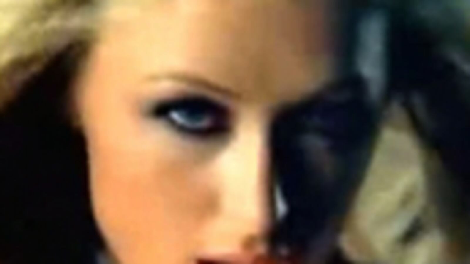 articles/2009/04/12/the-8-sexiest-commercials/video-sexy-commercials---paris-hilton_21633_j6bu9p