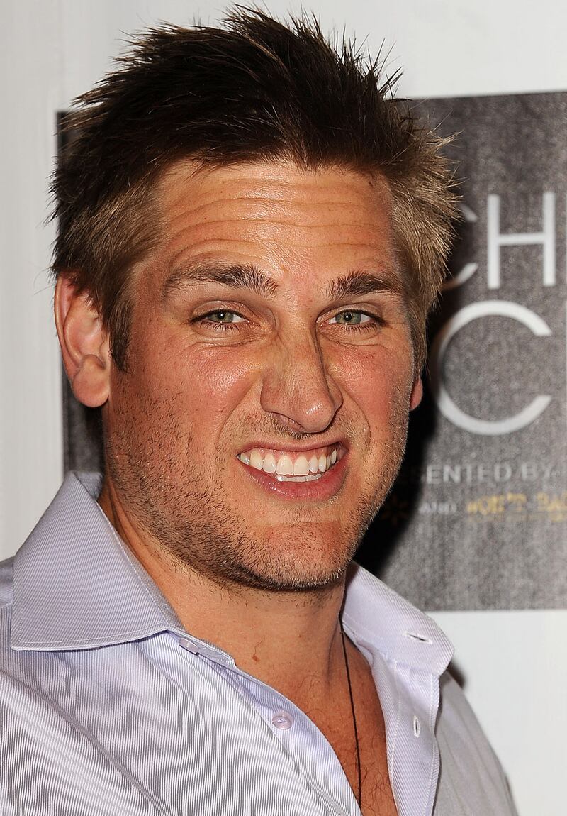 galleries/2012/10/10/7-celebrity-bug-eaters-from-salma-hayek-to-zac-efron-photos/curtis-stone-celebs-eating-bugs_uwyvwt