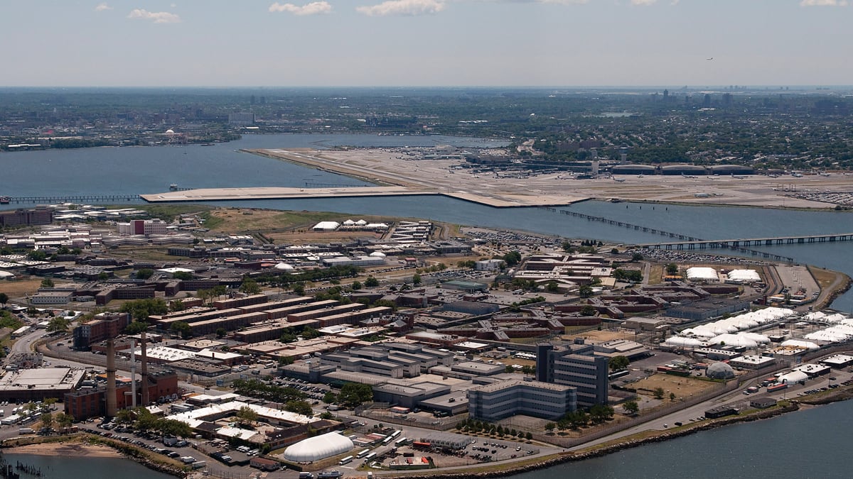 articles/2012/11/03/hurricane-sandy-s-fallout-what-about-rikers-island/rikers-island-sandy-linton_syeogy