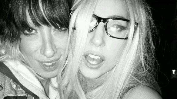 galleries/2010/09/10/best-celebrity-twit-pics/twitpi910---gaga_vbtnew