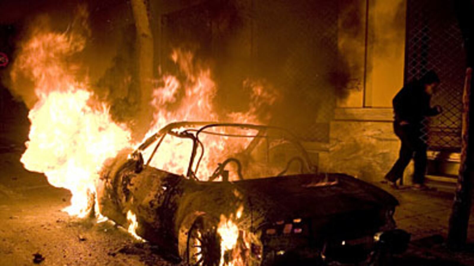 cheats/2008/12/09/greece-holds-emergency-meeting-on-riots/greece-riots_vbmko4