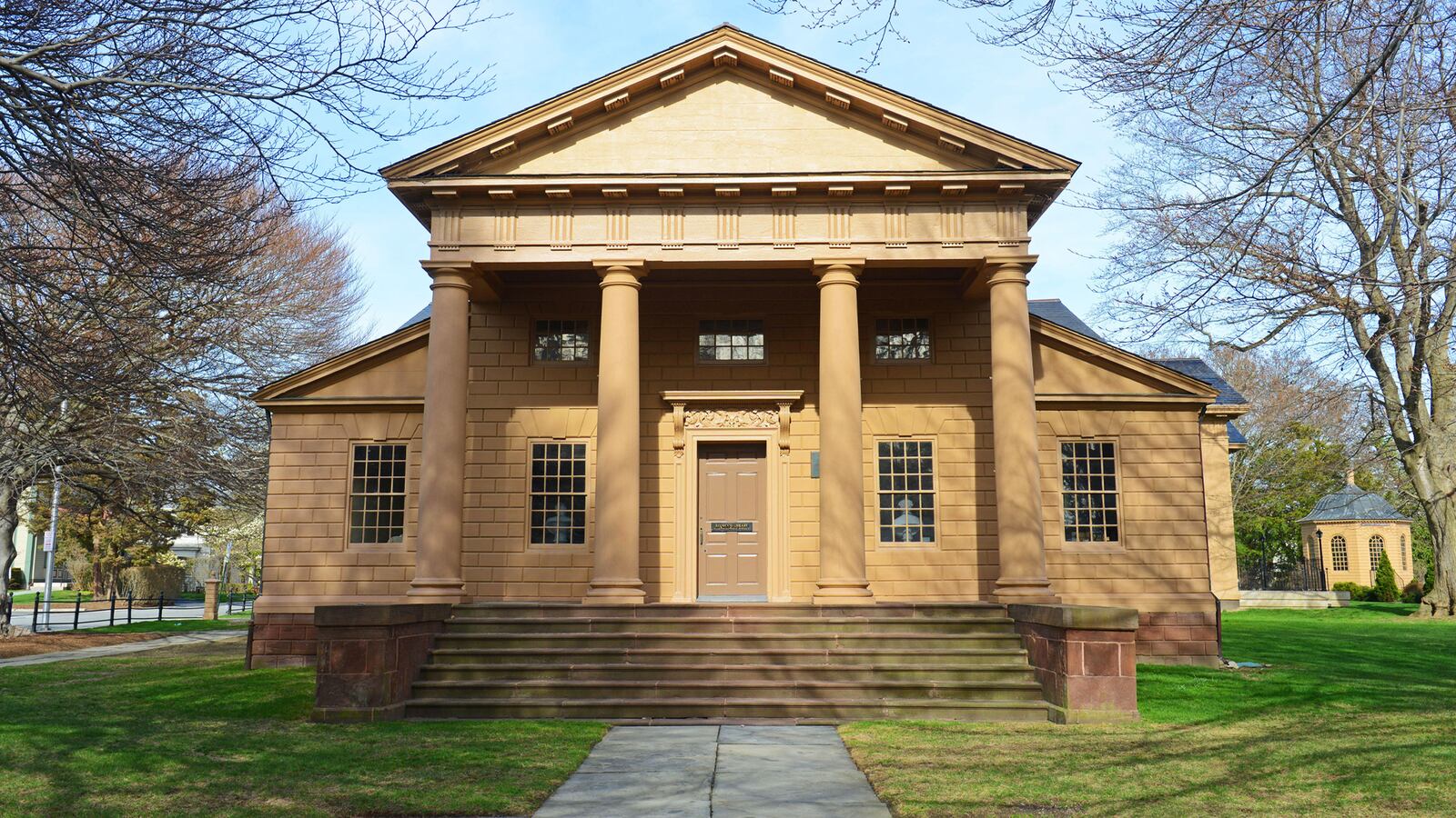 210908-Redwood-Library-tease_kpffk1