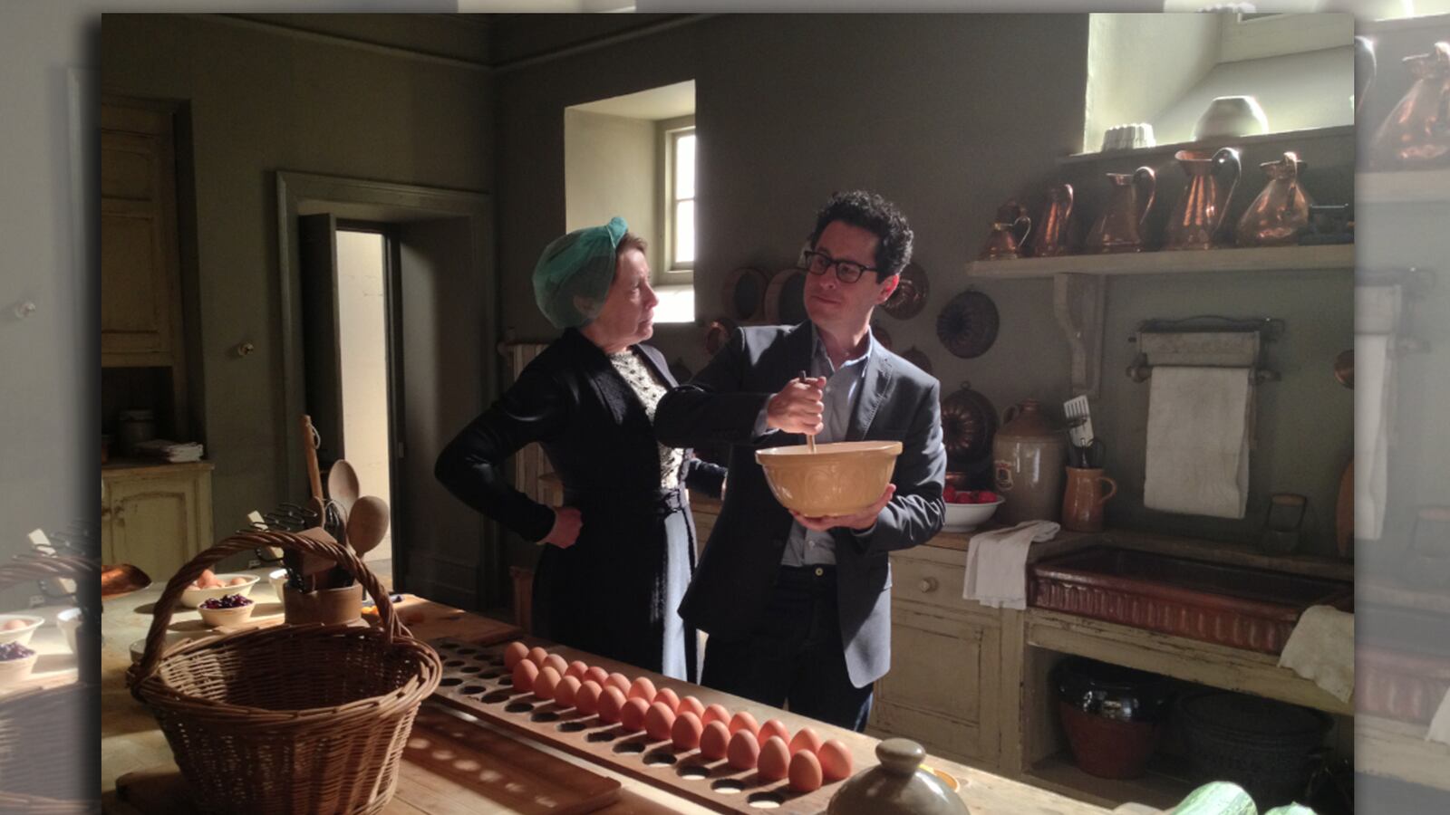 cheats/2013/05/02/j-j-abrams-visits-downton-abbey/130502-jj-abrams-downton-cheat_faptnu