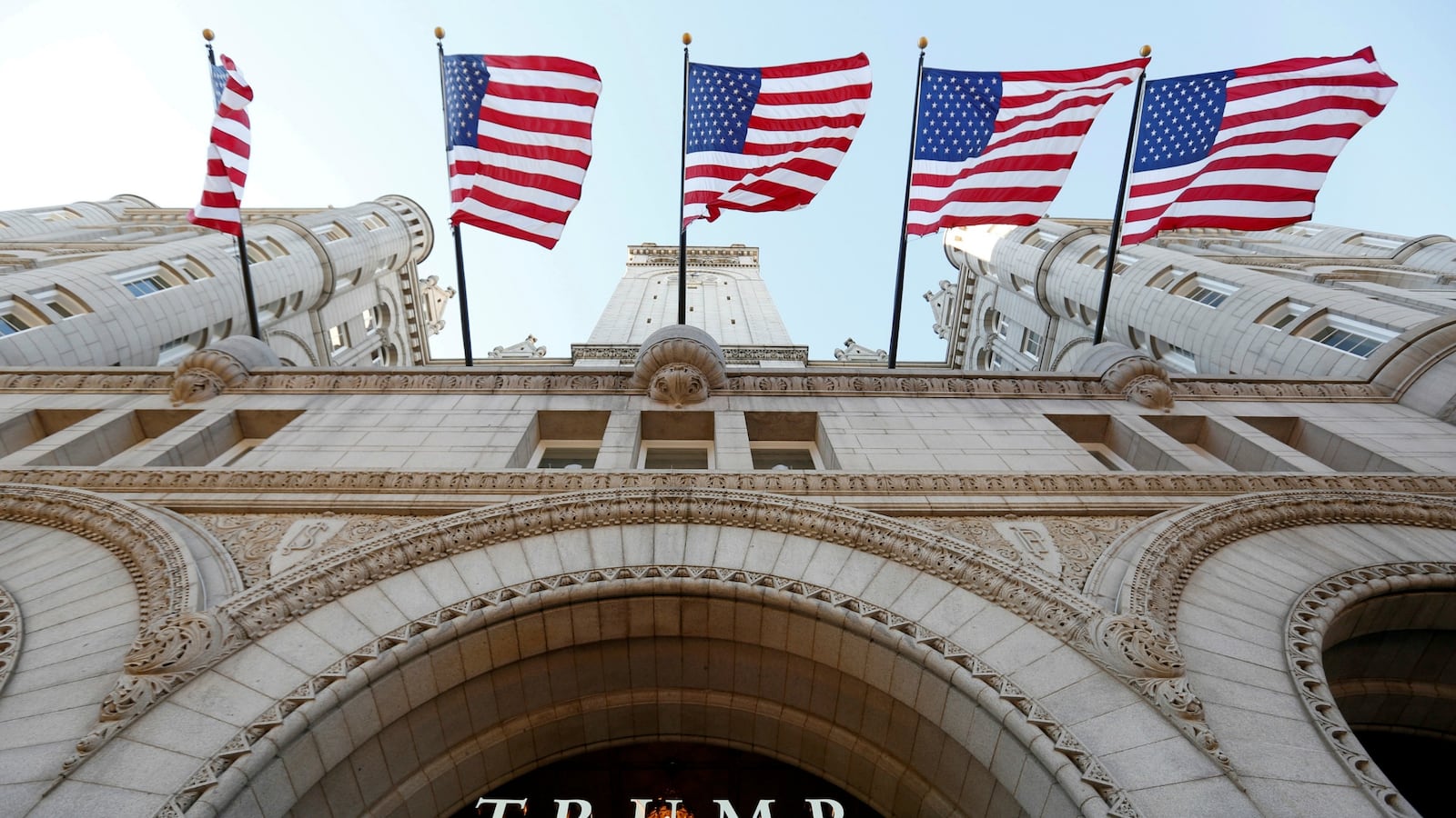 cheats/2017/04/10/trump-org-settles-with-trump-hotel-chef/170410-trump-hotel-settle-cheat_xktpul
