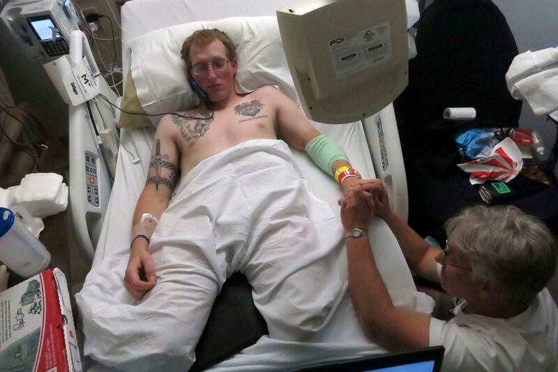 galleries/2014/08/02/the-road-home-from-an-ied-to-idaho-photos/140801-wounded-soldier-13_zfyjp4