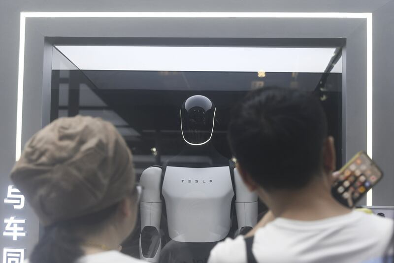 Visitors visit Tesla's humanoid robot "Optimus" at the 2025 World Artificial Intelligence Conference in Shanghai