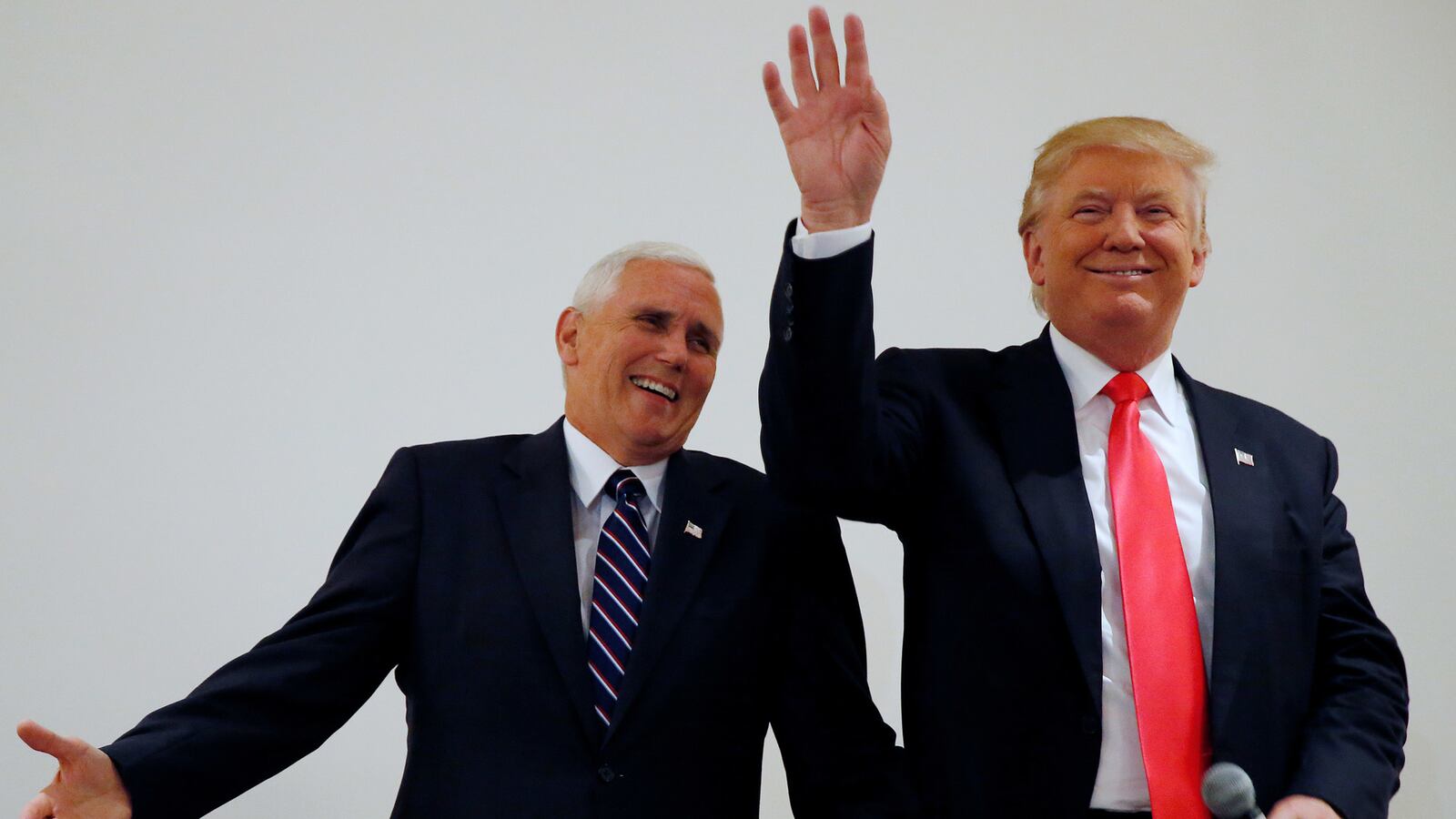 articles/2016/08/27/trump-campaign-bombs-in-virginia-again/160826-Mak-Trump-Pence-tease_zquvxi