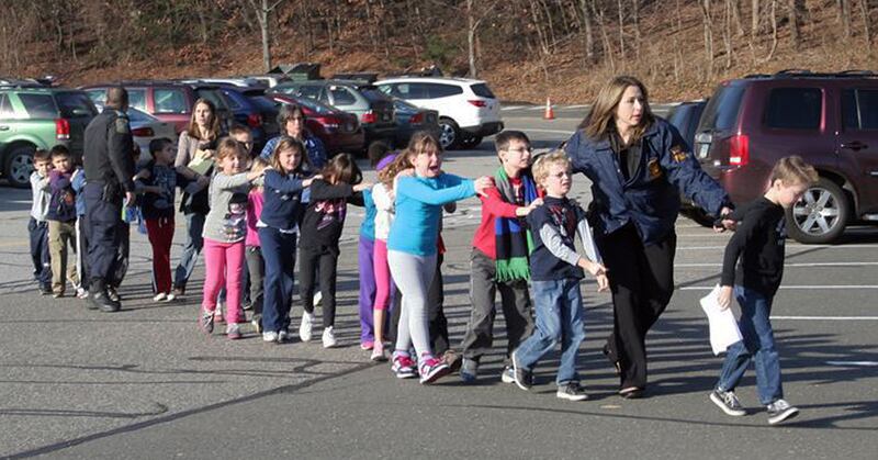galleries/2012/12/15/connecticut-school-shooting-photos/14shooting1_ggw7gt